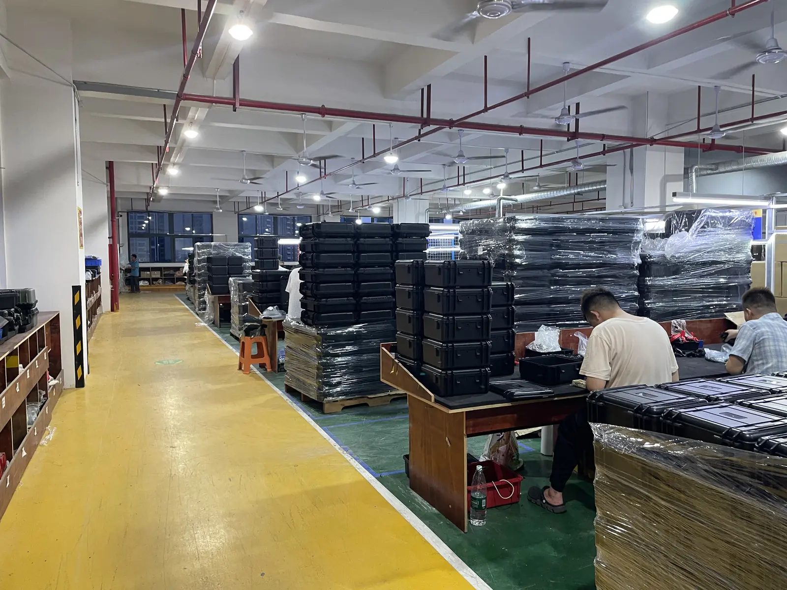 仓库实景 / Warehouse